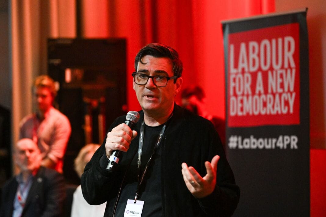 Imagen de archivo de Andy Burnham en un acto del Partido Laborista. Foto: express.co.uk