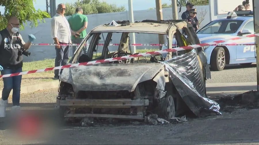 Queman vivos a cuatro trabajadores dentro de un coche en Italia