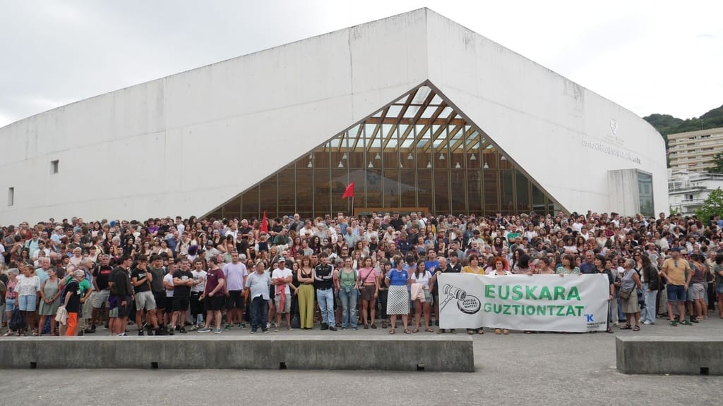 Imagen de la protesta en el campus de Donostia. Foto: GEDAR LANGILE KAZETA