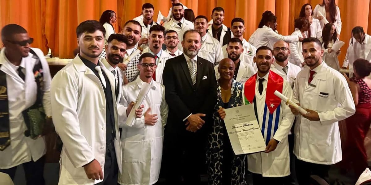 Médicos palestinos durante el acto de graduación. Foto: @_TereFelipe_ (X)