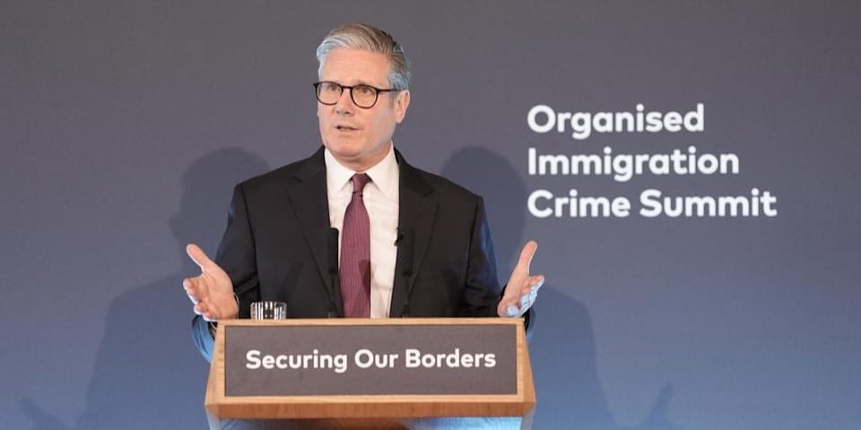 Los migrantes que consigan un empleo en Reino Unido deberán pagar 11.000 euros