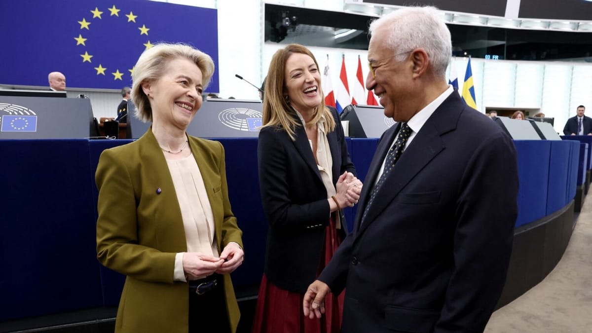 La Presidenta del Parlamento Europeo Roberta Metsola junto a Ursula von der Leyen y el presidente del Consejo Europeo António Costa. Foto: europeanconservative.com