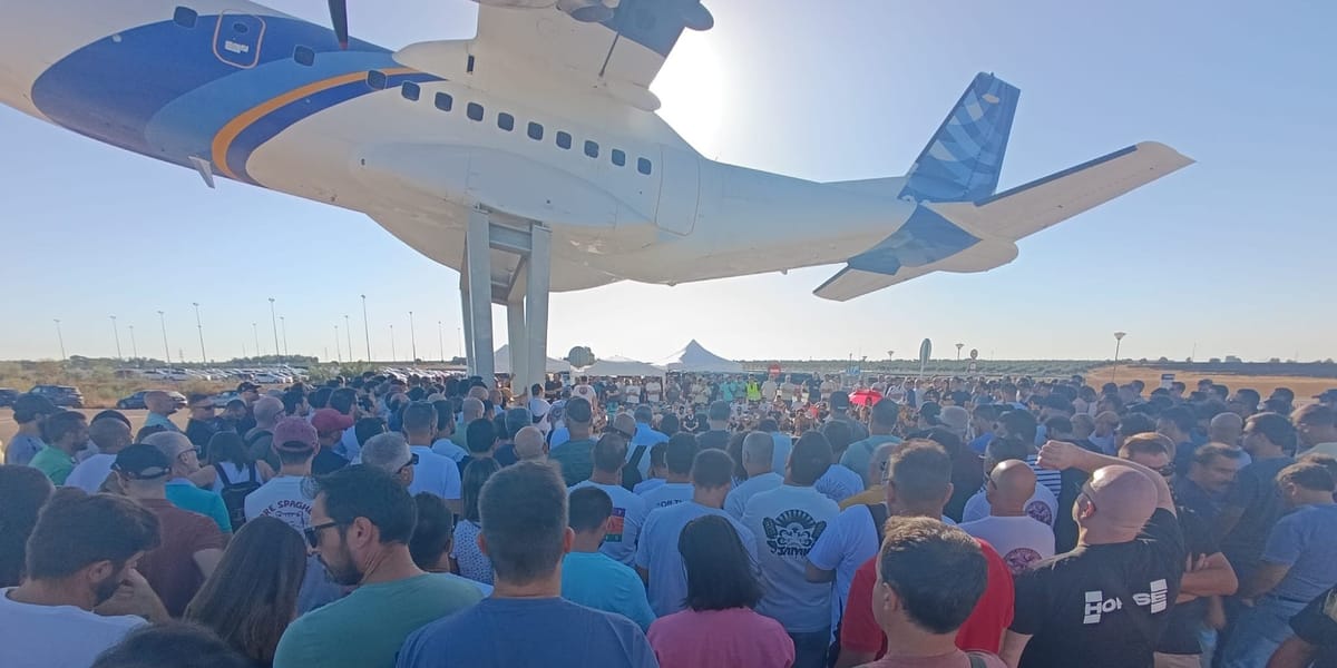 Imagen de una de las asambleas de los trabajadores en huelga. Foto: vía @UnNouMon (X)
