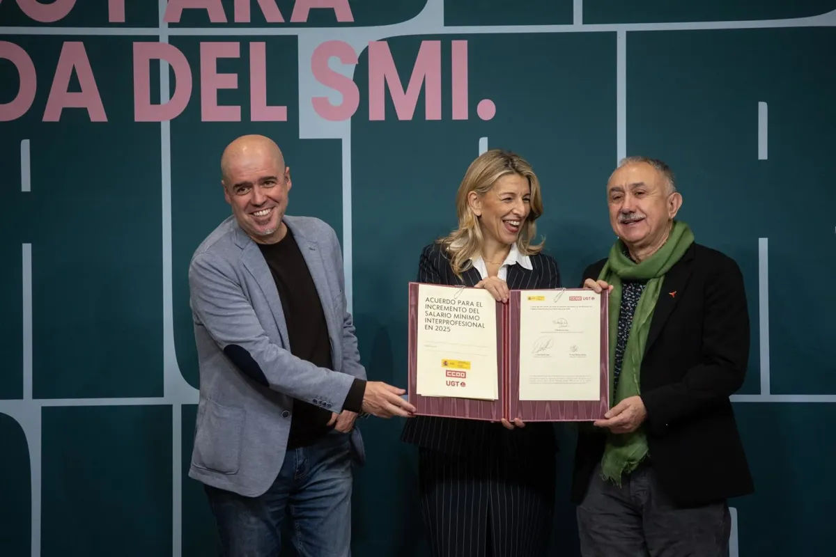 Imagen de archivo del la firma del Acuerdo para el incremento del Salario Mínimo Interprofesional entre CCOO, UGT y el Ministerio de Trabajo. Foto: Forbes