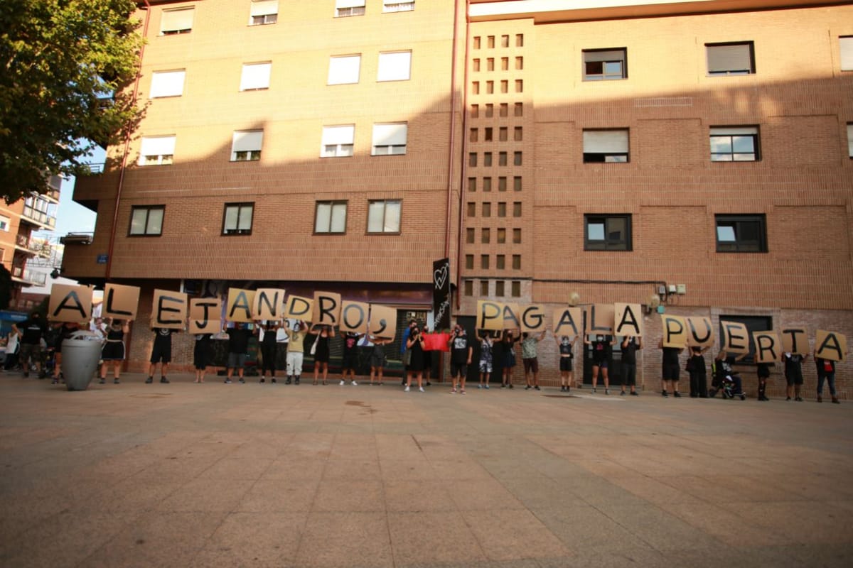 Imagen de archivo de un acto reivindicativo contra el desalojo de La Casika en Móstoles. Foto: vía @CSOlaCasiKa (X)