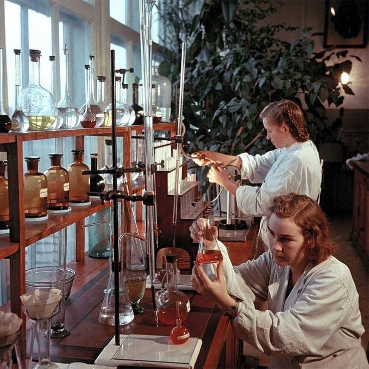 Imagen de archivo de un laboratorio en la URSS. Foto: Pinterest
