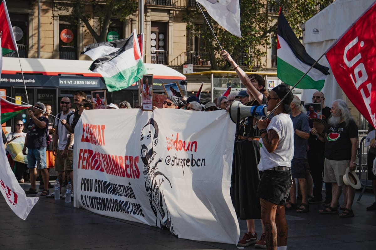 Concentración en apoyo a Fergie Charmers en Barcelona. Foto: @Free_Fergie (X)