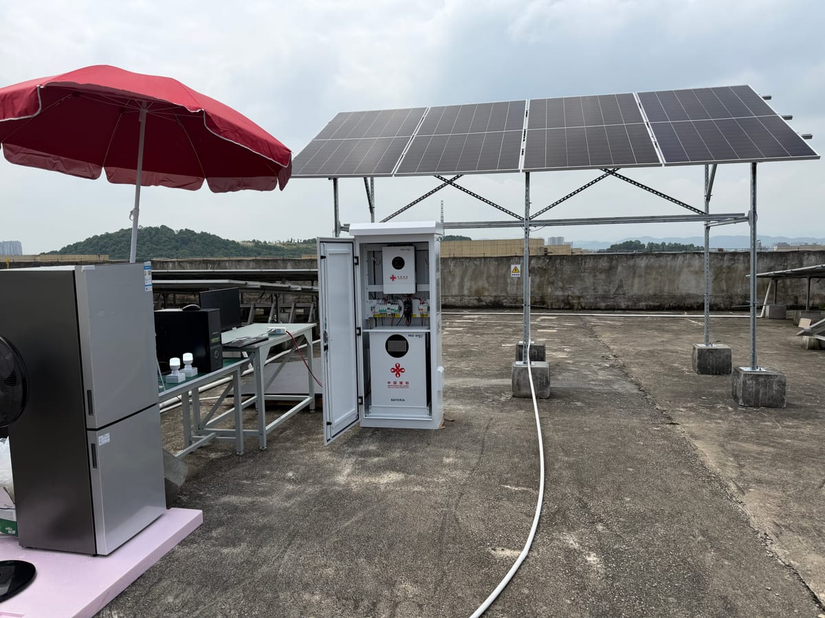 Nueva instalación fotovoltaica para hogares en Cuba. Foto: @EmbHuaXin (X)