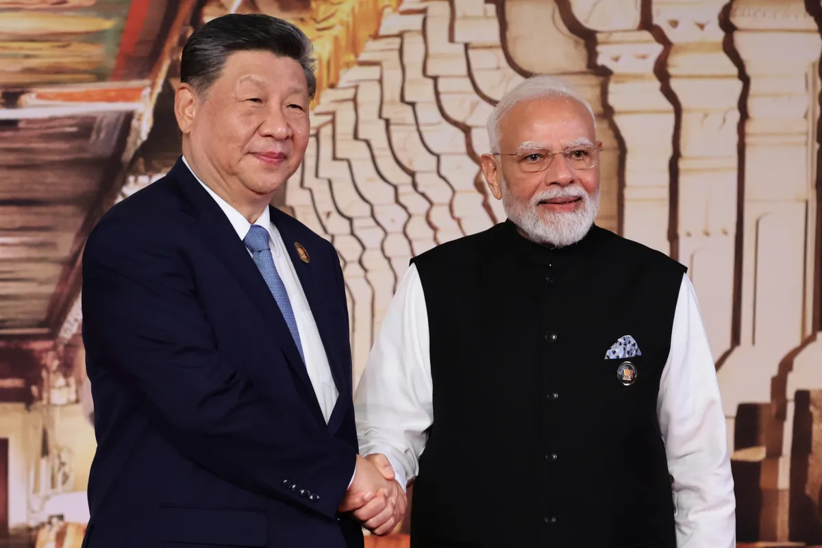 Xi Jinping junto a Narendra Modi en Nueva Delhi. Foto: Associated Press