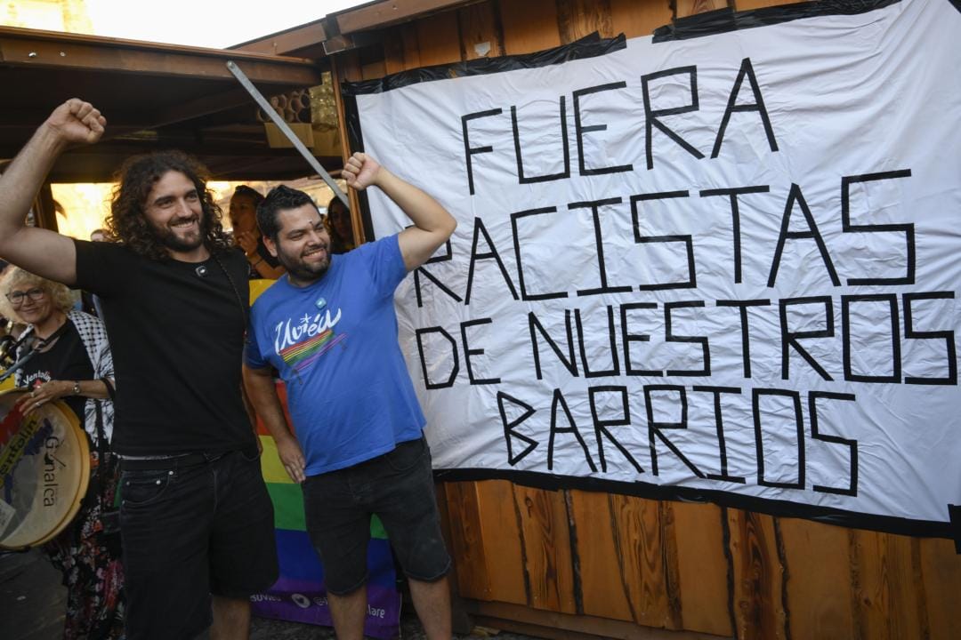 Los médicos de familia Rubén Rosón (d) y Jorge Fernández (i), vinculados a AMA Asturies y al colectivo Fiestes Populares, que fueron agredidos el pasado jueves en la plaza de la Catedral de U