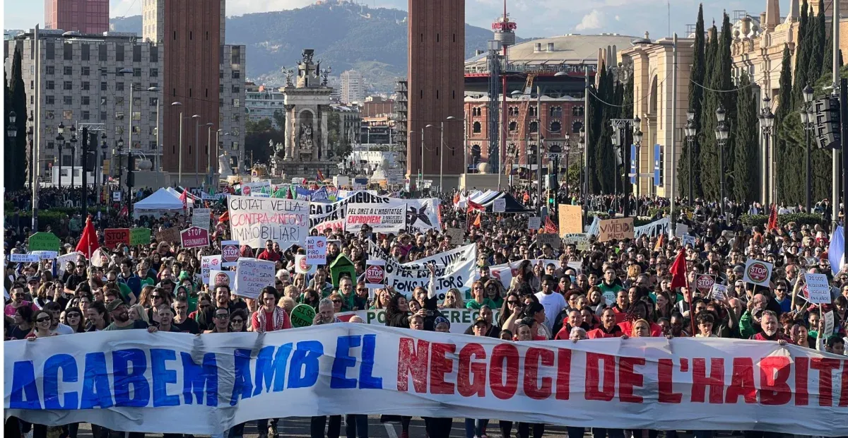 Movilización en Barcelona por la vivienda, coincidiendo con la visita de Pedro Sánchez
