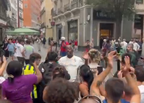 Expulsan a Bertrand Ndongo de la Puerta del Sol: “Fuera fascistas de nuestros barrios”