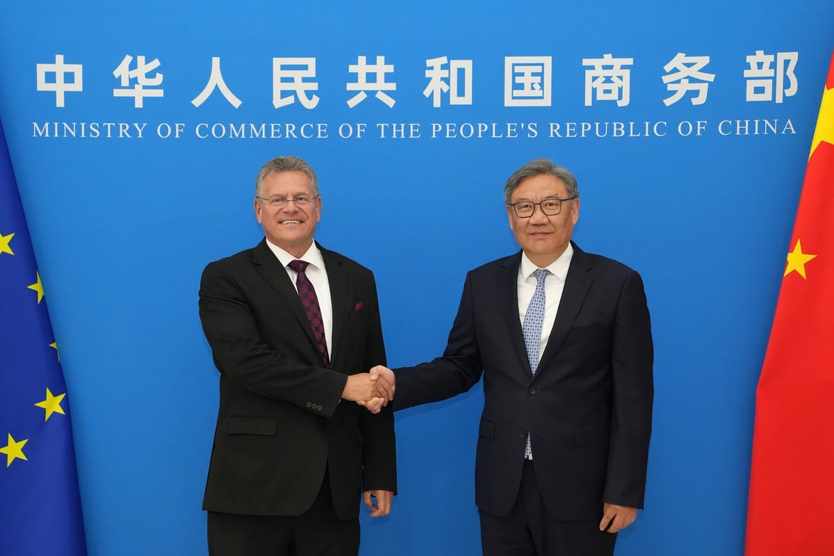 El comisario europeo de Comercio y Seguridad Económica, Maroš Šefčovič, junto al ministro chino de Comercio, Wang Wentao. Foto: vía Maroš Šefčovič (X)