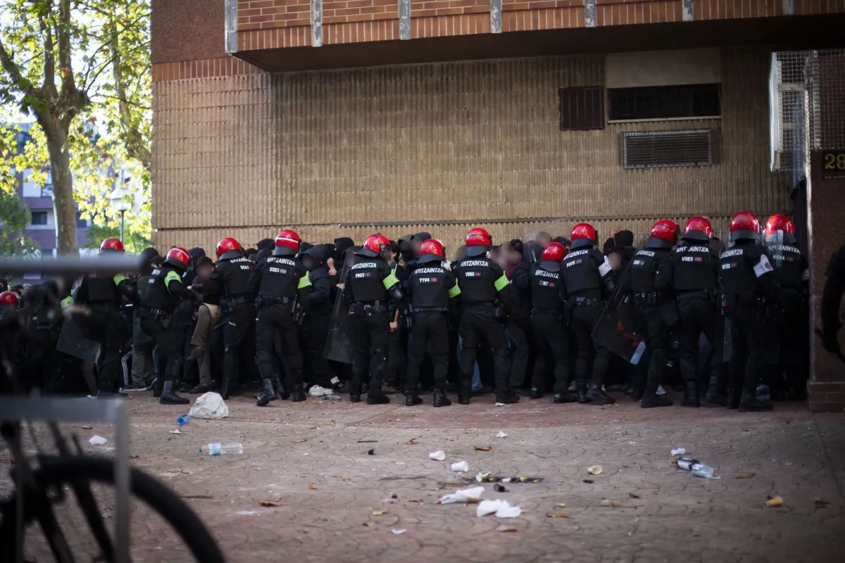 El Sindicato Socialista de Vivienda denuncia los “bulos” difundidos del PSOE-PNV y ‘El Correo’ a raíz del desahucio en Gasteiz