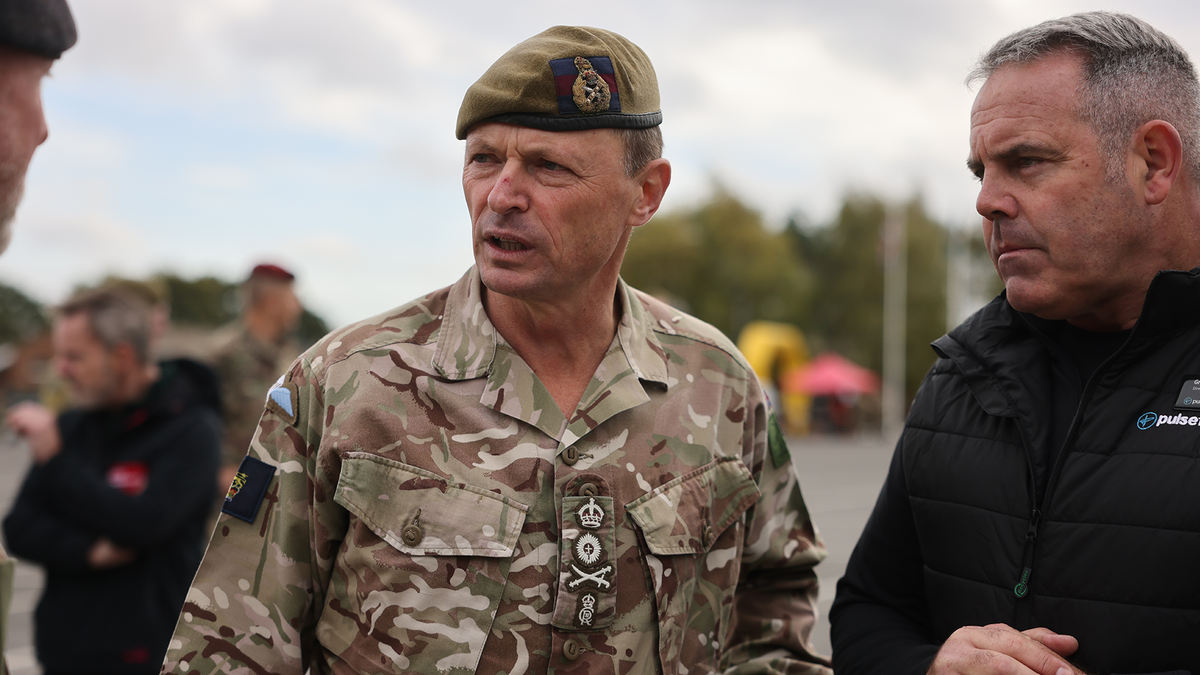 Imagen de archivo del jefe del Estado Mayor del Ejército británico, el general Roly Walker. Foto: BFBS