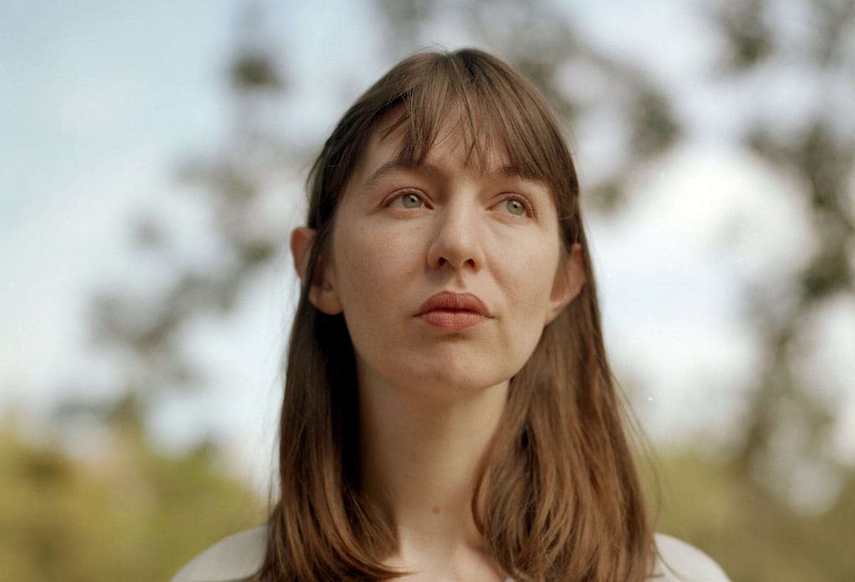 Sally Rooney. Foto: vía davidemancinelli.itdavidemancinelli.it