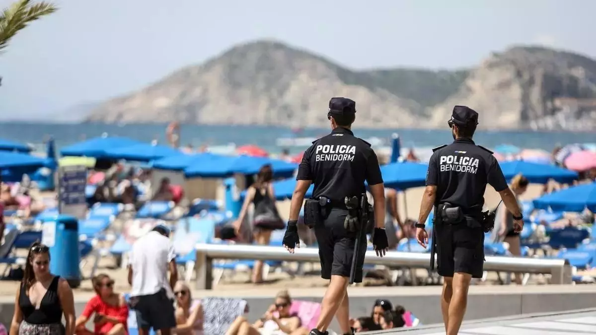 Juzgan a dos policías de Benidorm por grabaciones y vejaciones tránsfobas
