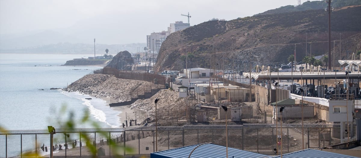 Imagen de archivo de la frontera de Ceuta con Marruecos. Foto: Europa Press. 