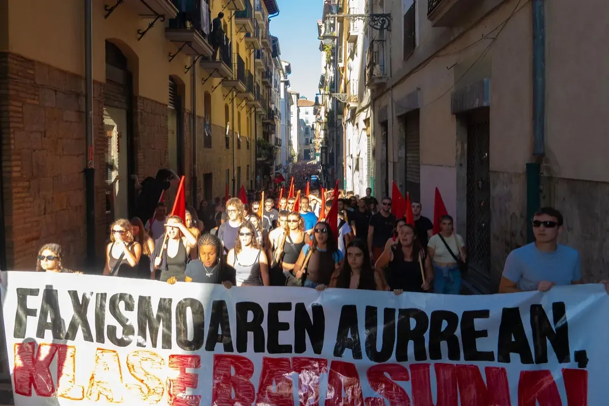 Una multitud reivindica en Iruñea la unidad de clase frente al fascismo