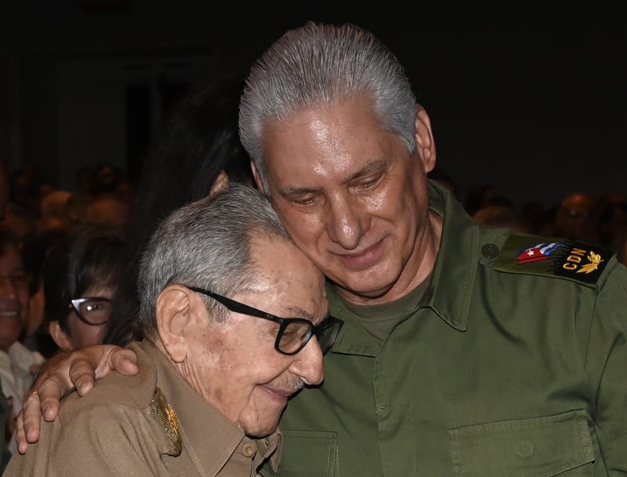 Imagen de archivo del exgeneral de las Fuerzas Armadas Revolucionarias de Cuba, Raúl Castro Ruz, junto al presidente Miguel Díaz Canel. Foto: @DiazCanelB (X)