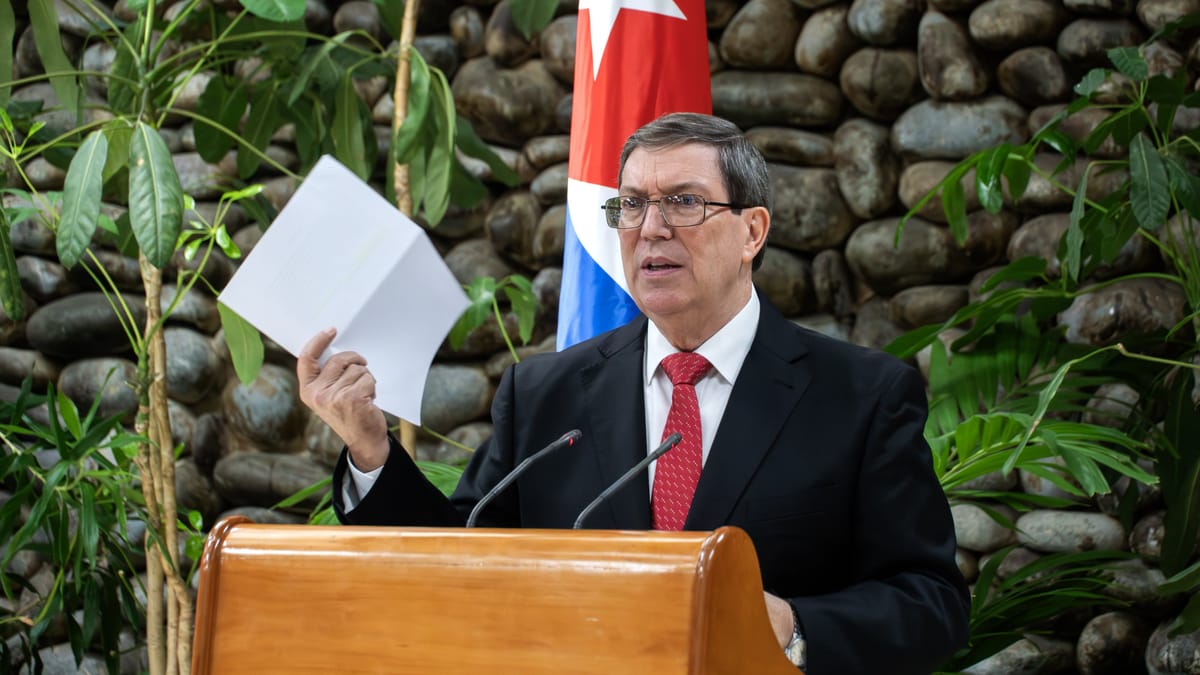 Bruno Rodríguez, canciller de Cuba, en la rueda de prensa de presentación del informe contra el bloqueo de EEUU. Foto: @BrunoRguezP (X).