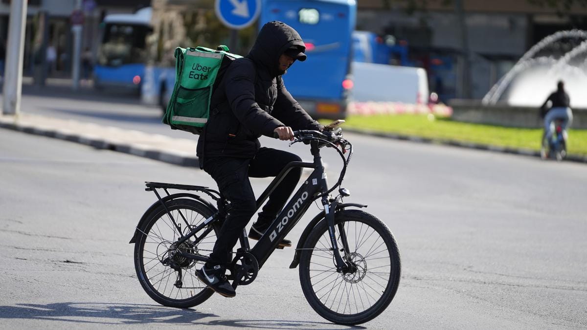 Imagen de archivo de un rider de Uber Eats. Foto: vía CCOO.