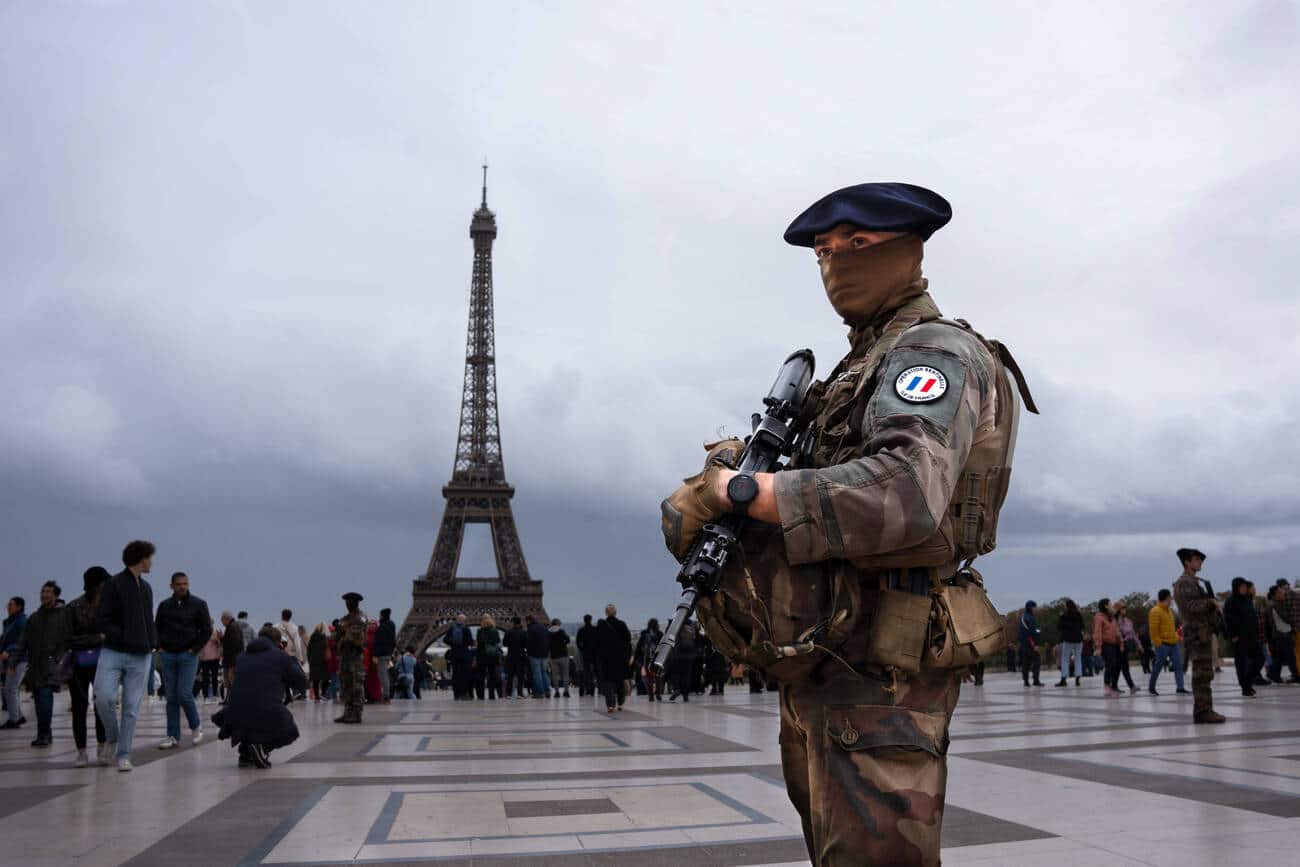 Imagen de archivo de patrullas de la Operación Sentinel en París. Foto: SOPA Images.