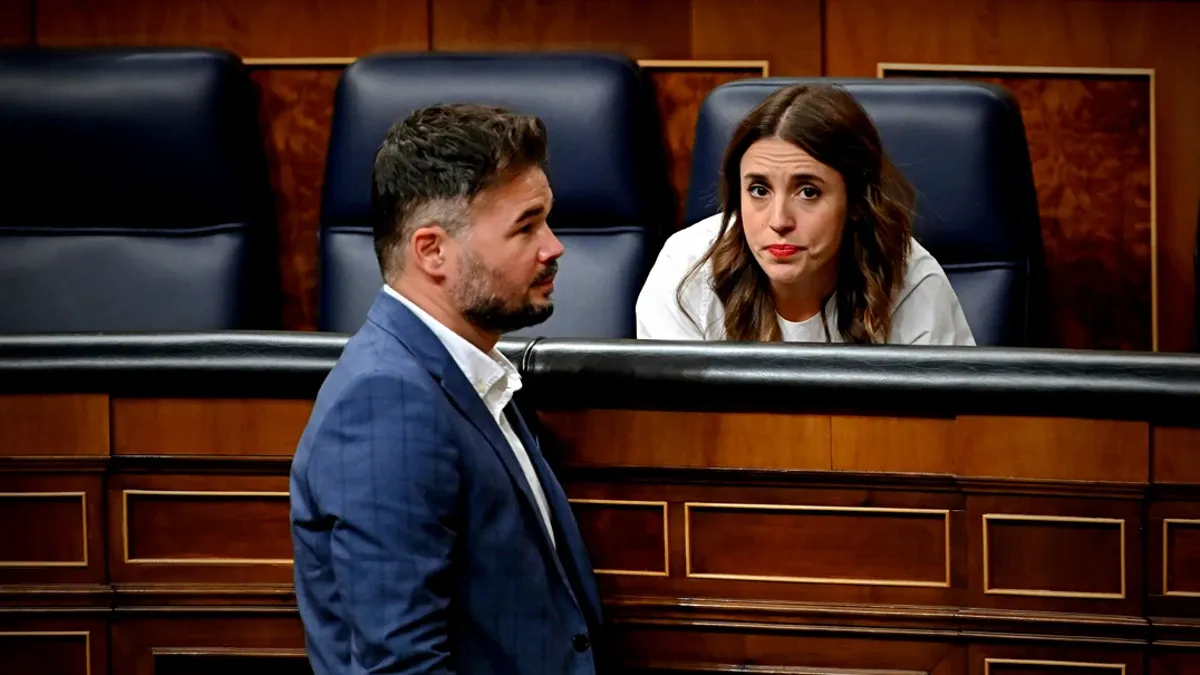 Imagen de archivo de Irene Montero  y Gabriel Rufián durante un pleno del Congreso en septiembre de 2022. Foto: EFE/ Fernando Villar