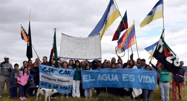 Imagen de archivo de proclamas del pueblo mapuche en la Patagonia. Foto: vía osservatoriorepressione.info.