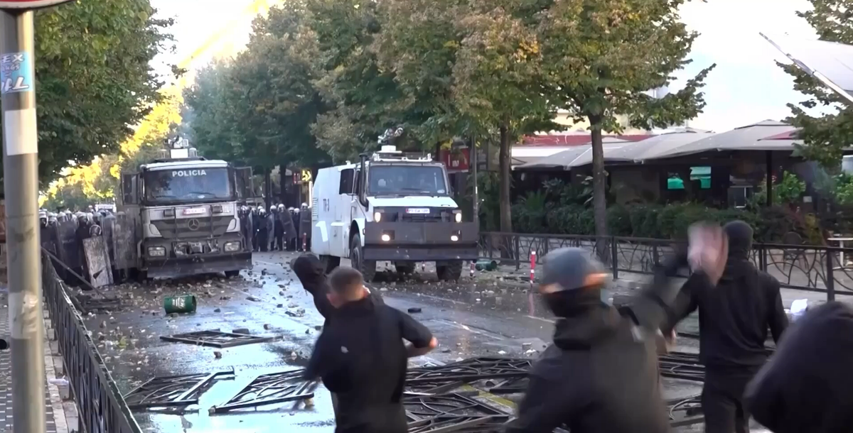 La “Revolución de los Flamencos” se extiende por Albania