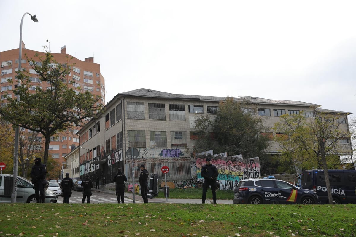 La Comunidad de Madrid anuncia la construcción de "60 viviendas sociales" tras el desalojo de La Atalaya en Vallecas