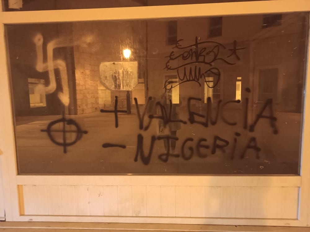 Pintadas racistas en sedes de ONGs y asociaciones en Burgos