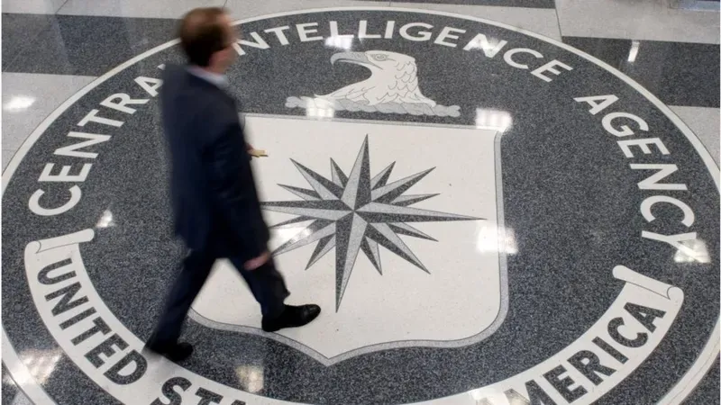 Acusan a agente de la CIA de filtrar planes de ataque israelíes contra Irán
