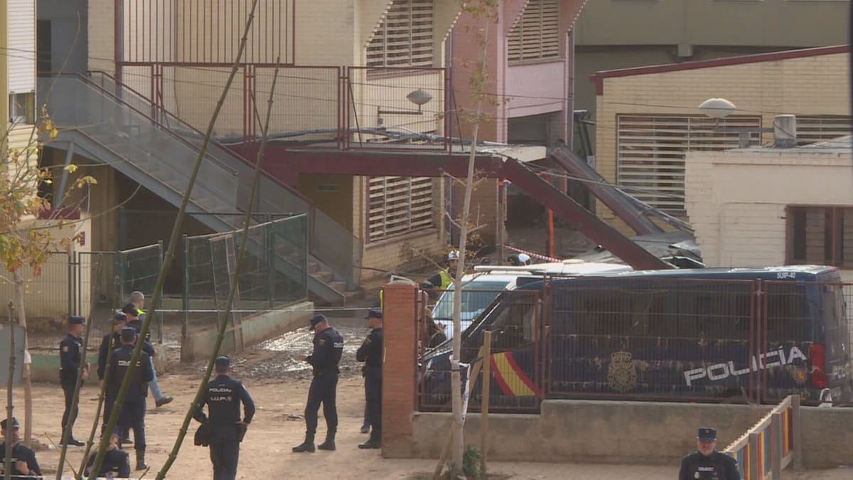 Muere un trabajador en el derrumbe de un colegio afectado por la DANA en Massanassa