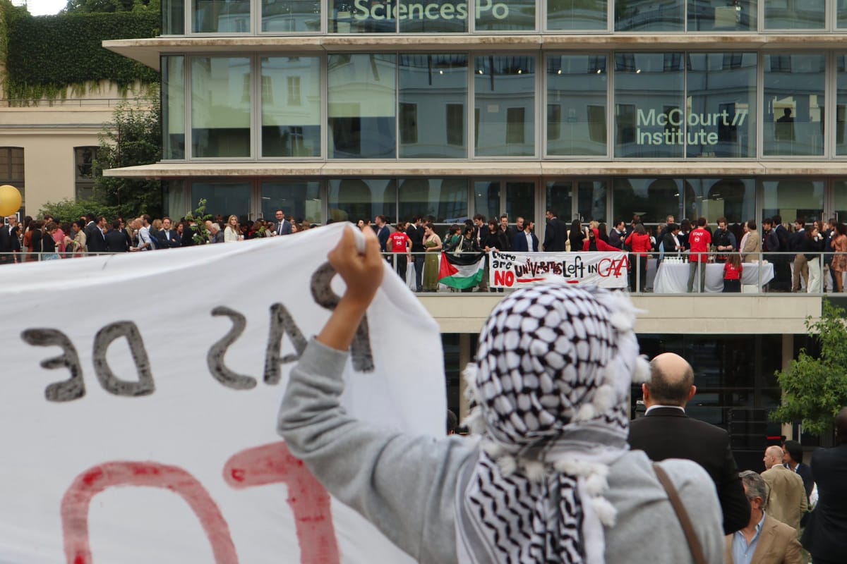 Estudiantes ocupan la Sciences Po de París en protesta por el partido de fútbol entre Israel y Francia