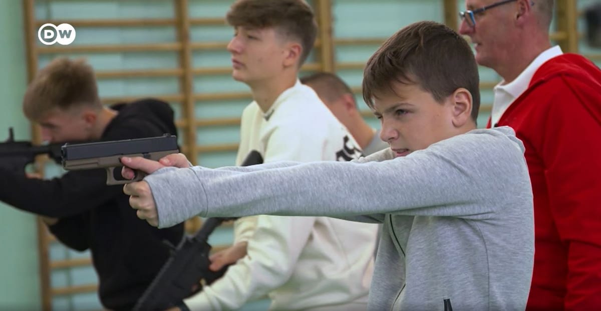 Polonia implementa entrenamiento obligatorio en armas en las escuelas