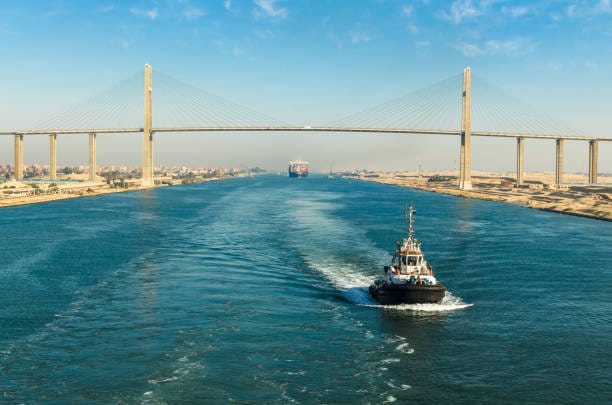 El Canal de Suez pierde más del 60 % de sus ingresos en 2024