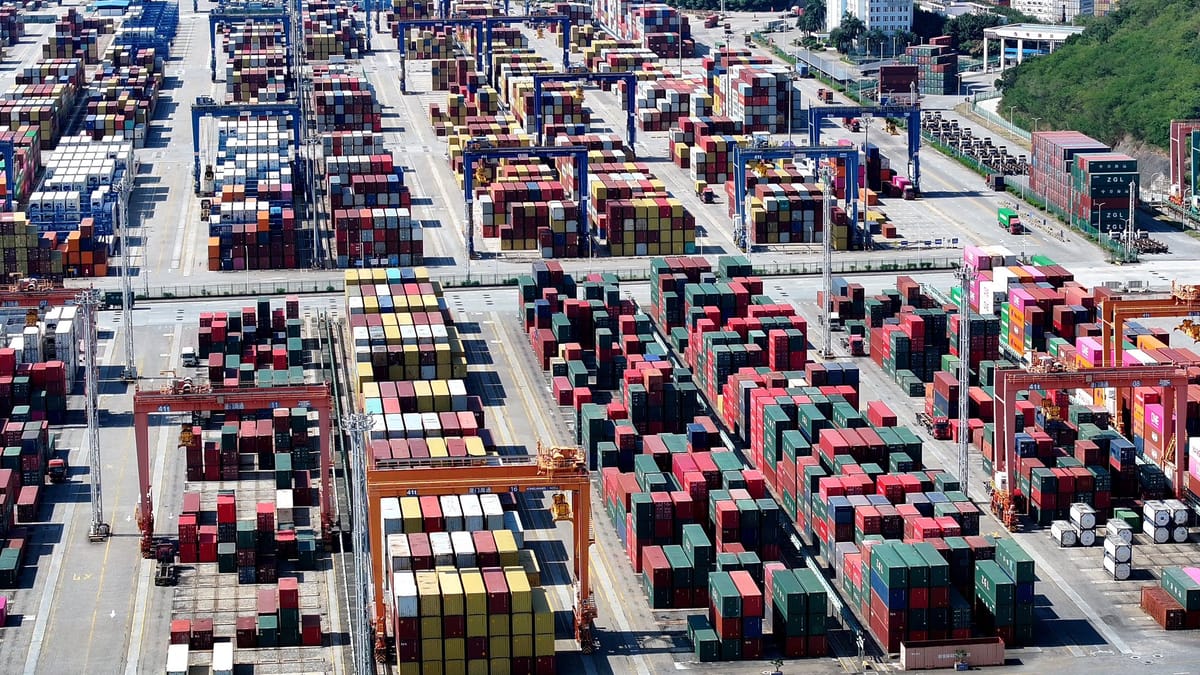 China registra un crecimiento del 4,9 % en su comercio exterior durante los últimos 11 meses