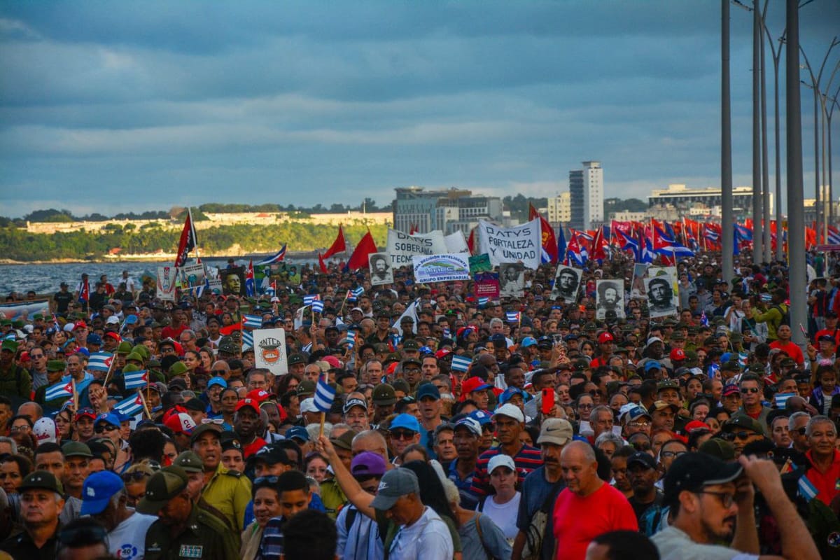 Masiva marcha en La Habana contra el bloqueo de EEUU a Cuba