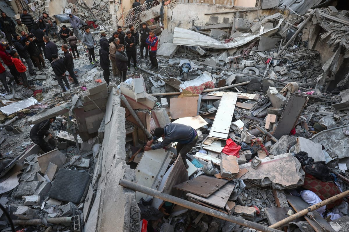 Decenas de muertos tras nuevos ataques israelíes en campos de refugiados y hospitales de Gaza