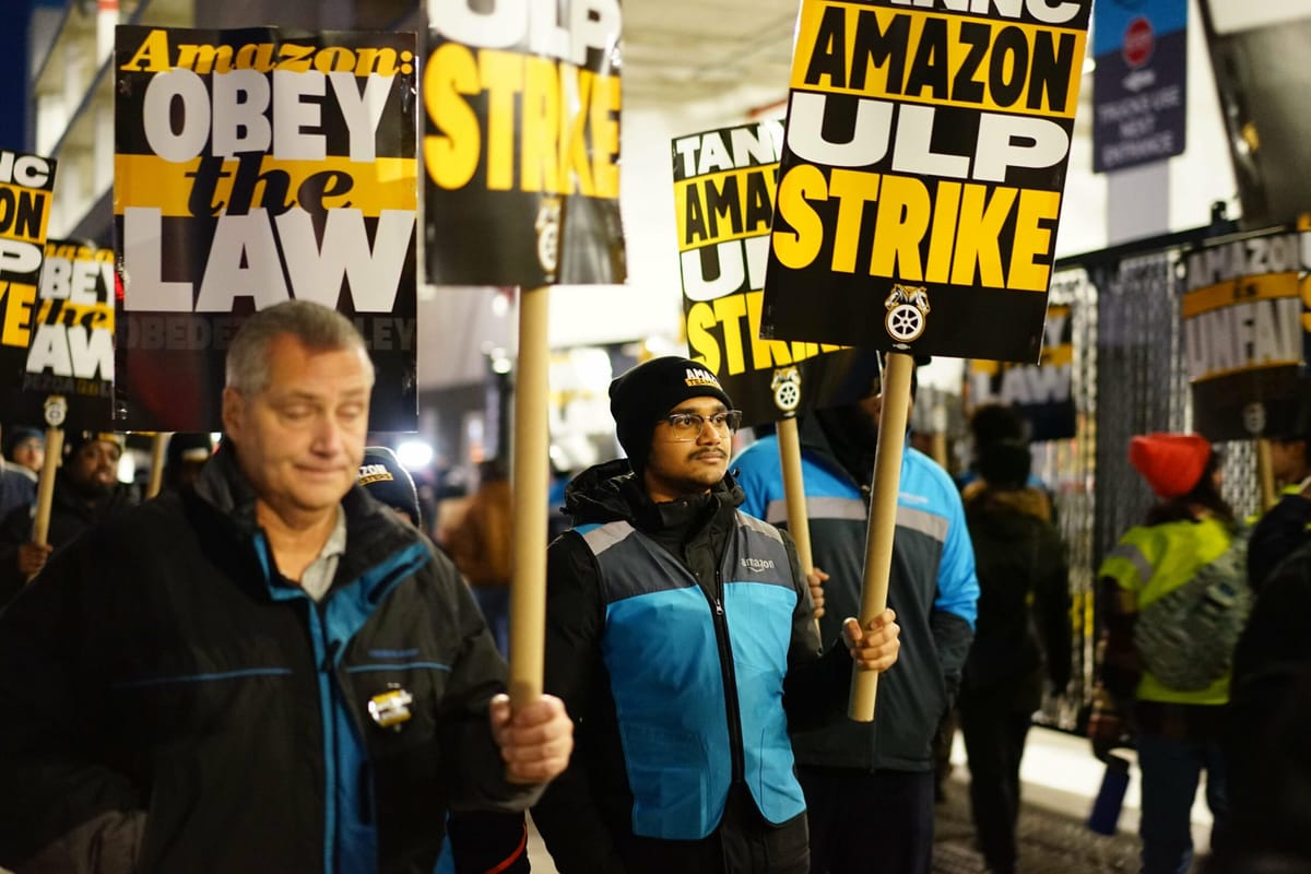 Huelga de trabajadores de Amazon en EEUU antes de la temporada navideña
