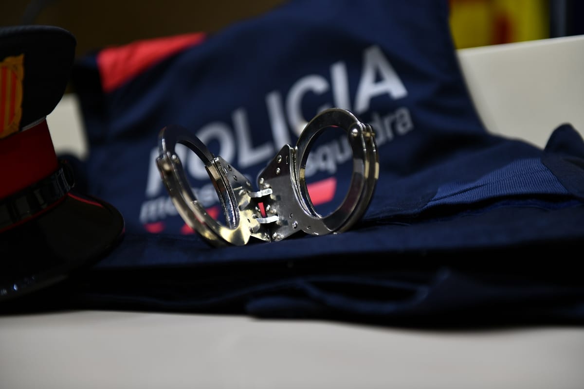 Detienen a una concejala del PP, dos policías locales y un mosso en una trama de regularización ilegal de inmigrantes