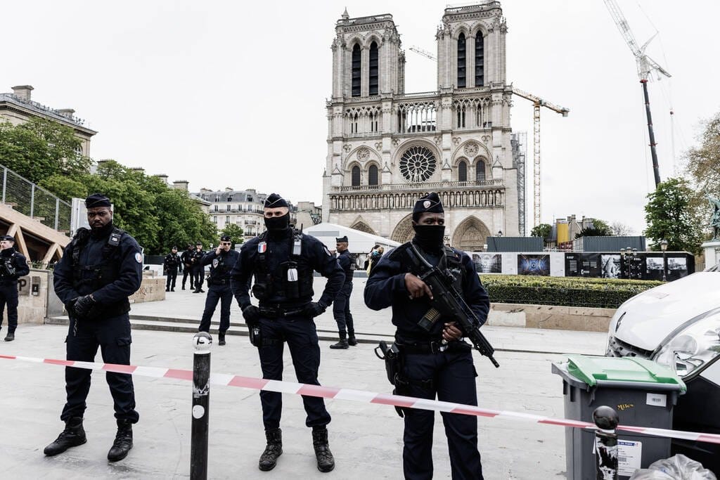 Notre Dame reabre en medio de incertidumbres políticas y con la visita de varios líderes mundiales