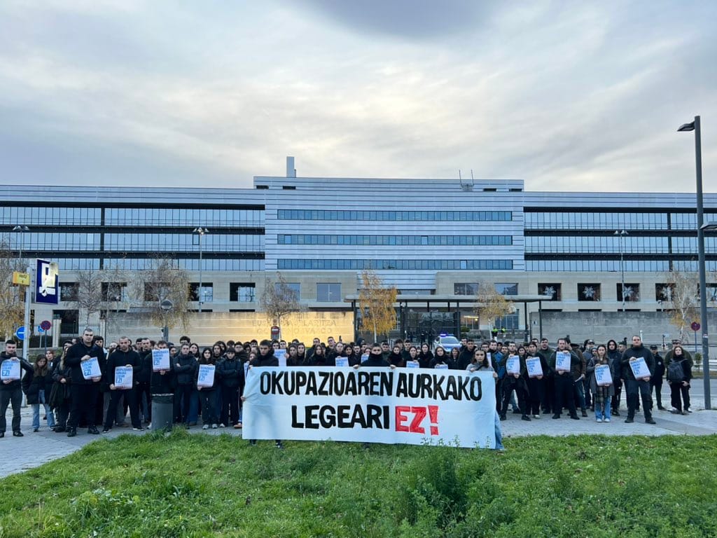 Protesta contra la criminalización de la ocupación en Gasteiz