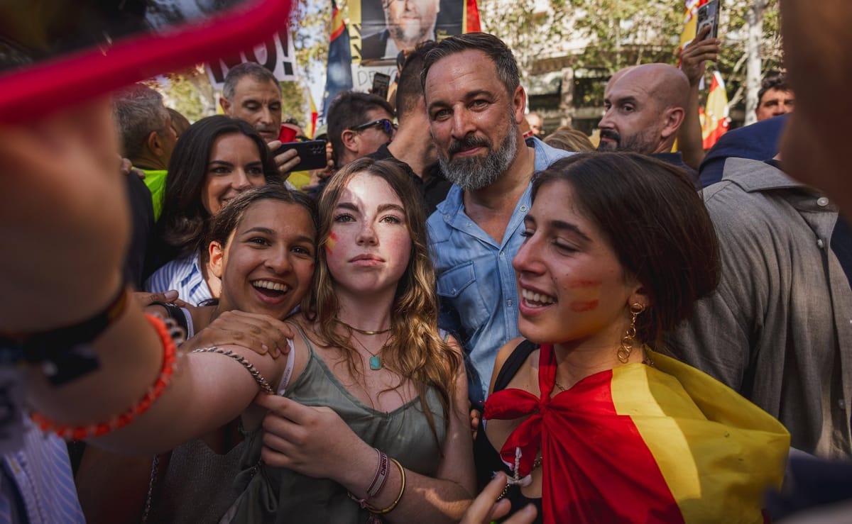 La abstención y Vox lideran la intención de voto de los jóvenes