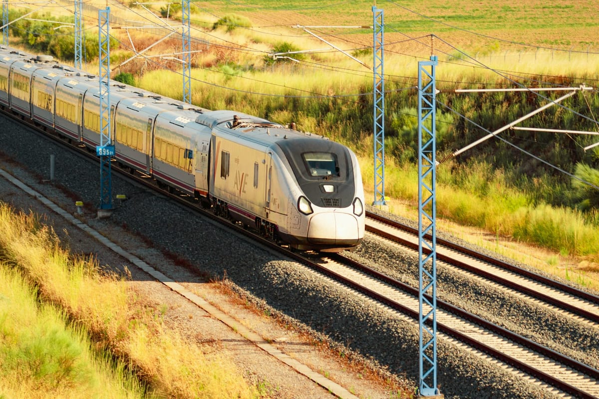 Polonia intensifica sus esfuerzos para adquirir Talgo con apoyo de Société Générale