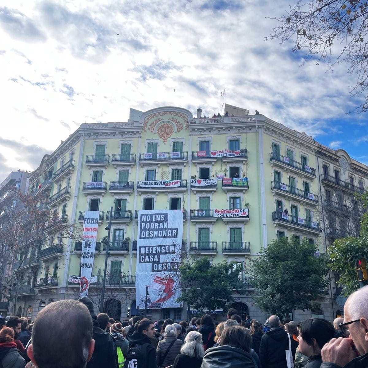 El Sindicat de Llogateres frena el desahucio de Casa Orsola