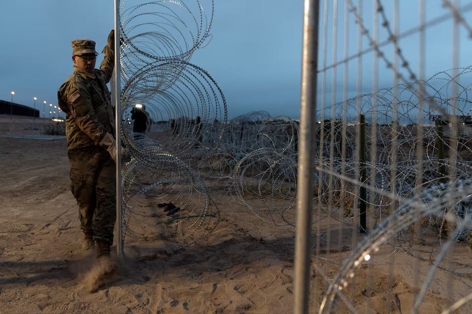 EEUU blinda la frontera con México, enviando 1.500 soldados tras declarar la "emergencia nacional"