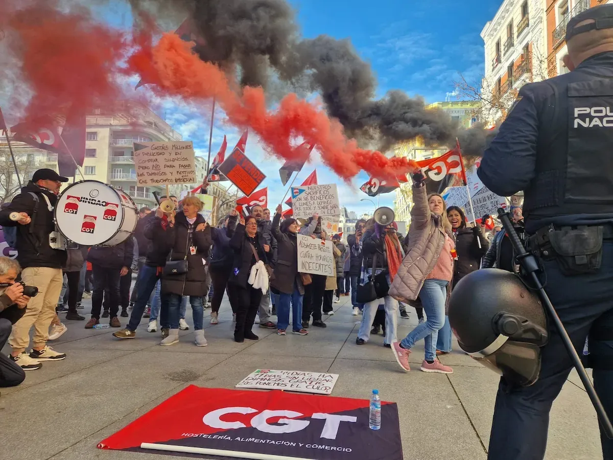 Trabajadores protestan contra El Corte Inglés por jornadas abusivas en el inicio de las rebajas