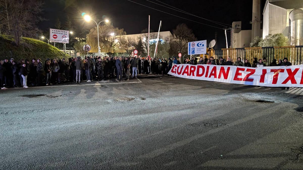 Guardian cierra el horno de Laudio y los trabajadores protestan ante el despido masivo